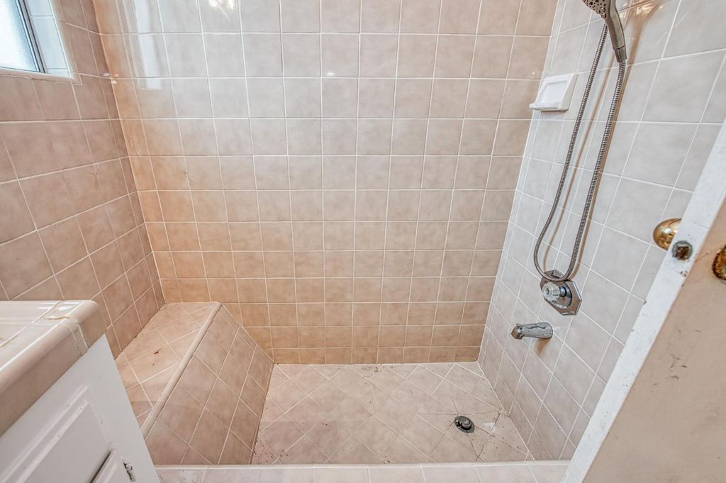 Image 17 of property listing at 2535 Sierra Avenue, Clovis, CA 93611