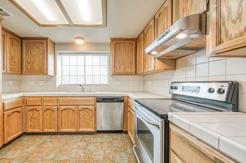 Image 6 of property listing at 2535 Sierra Avenue, Clovis, CA 93611