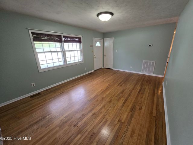 818 Williams Street, Jacksonville, NC 28540