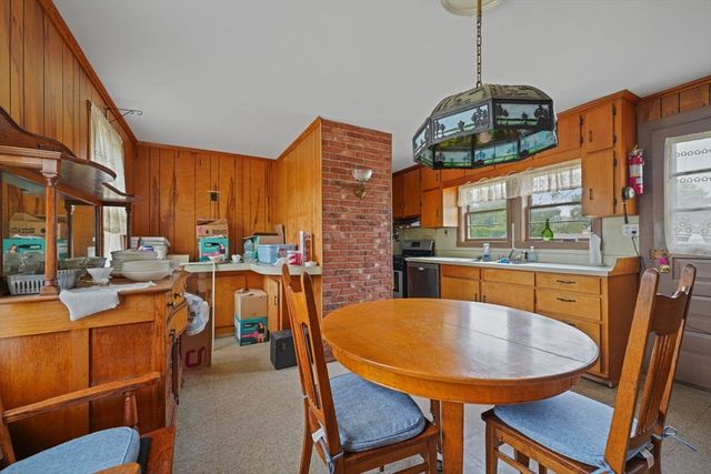 32 Cedar St, Fairhaven, MA 02719