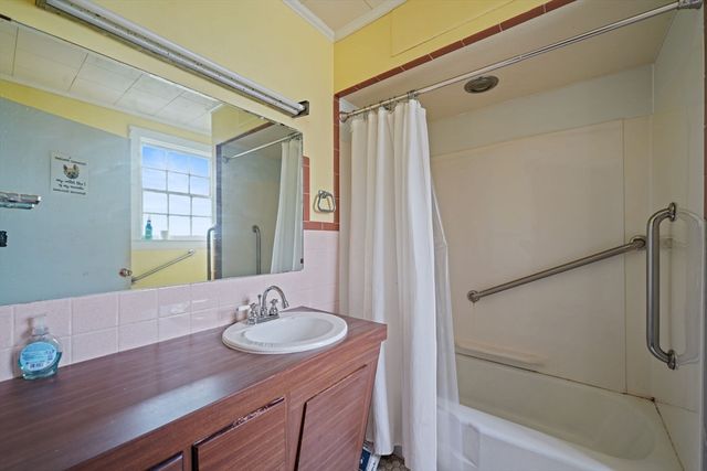 32 Cedar St, Fairhaven, MA 02719