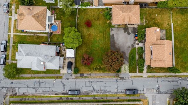 32 Cedar St, Fairhaven, MA 02719