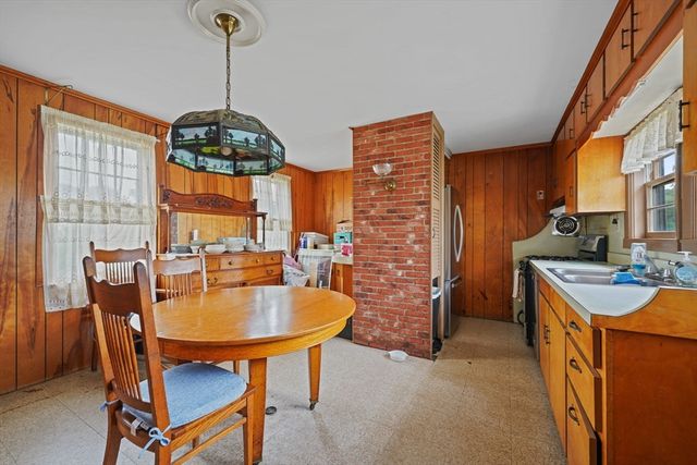 32 Cedar St, Fairhaven, MA 02719