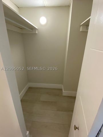 500 W Bayview Dr 621, Sunny Isles Beach, FL 33160