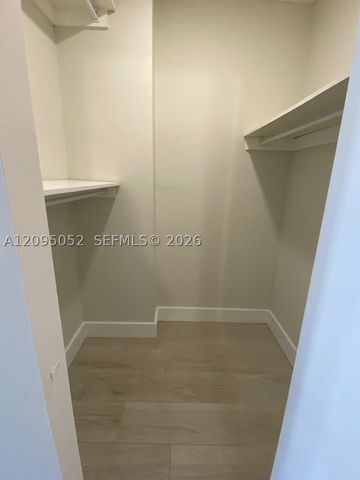 500 W Bayview Dr 621, Sunny Isles Beach, FL 33160