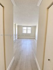 500 W Bayview Dr 621, Sunny Isles Beach, FL 33160