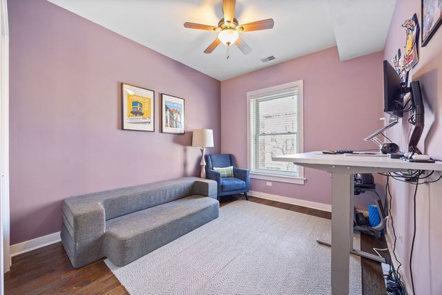 1951 W Byron Street 2W, Chicago, IL 60613