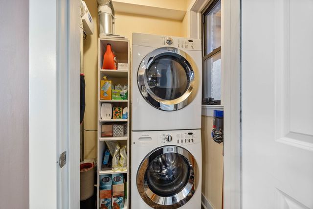 1951 W Byron Street 2W, Chicago, IL 60613