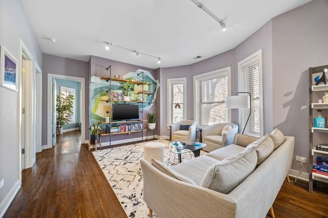 1951 W Byron Street 2W, Chicago, IL 60613