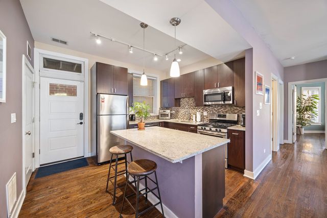 1951 W Byron Street 2W, Chicago, IL 60613