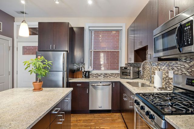 1951 W Byron Street 2W, Chicago, IL 60613