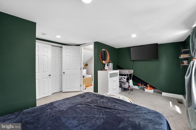 217 PINEWOOD RD, Dundalk, MD 21222