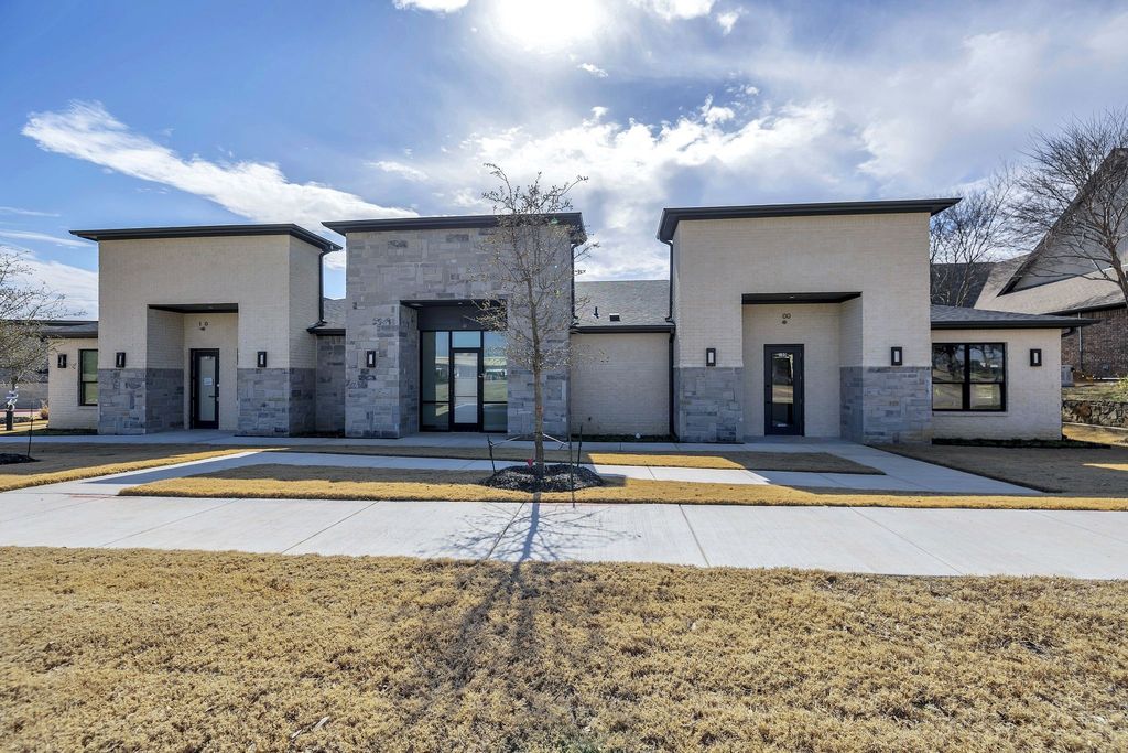1701 Fountainview Drive, Mansfield, TX 76063