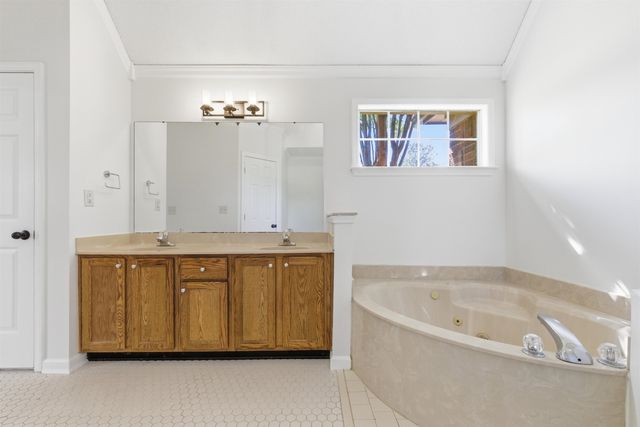 10023 WOODLAND GROVE DR, Lakeland, TN 38002