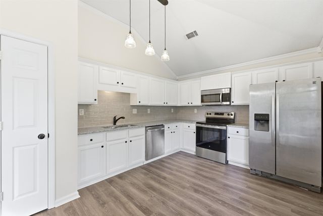 10023 WOODLAND GROVE DR, Lakeland, TN 38002