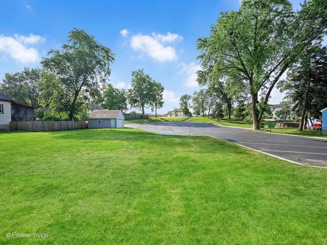 155 S Oakwood Avenue, West Chicago, IL 60185