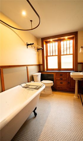 7503 W Hutchinson Ave, Regent Square, PA 15218