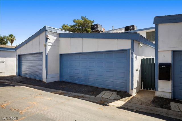 4288 Kona Coast Way, Las Vegas, NV 89121