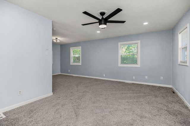 2701 Oakley Avenue, Kansas City, MO 64128