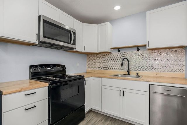 2701 Oakley Avenue, Kansas City, MO 64128