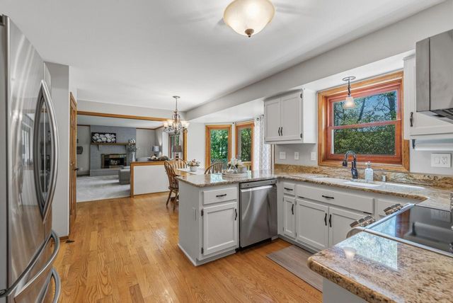 S45W25745 Underwood COURT, Waukesha, WI 53189