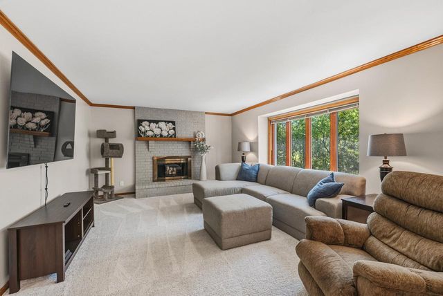 S45W25745 Underwood COURT, Waukesha, WI 53189