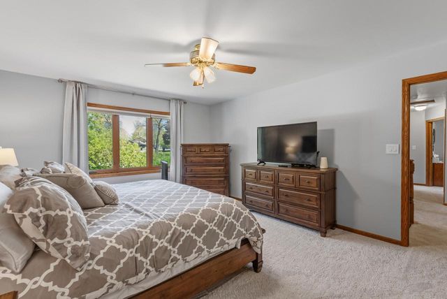 S45W25745 Underwood COURT, Waukesha, WI 53189