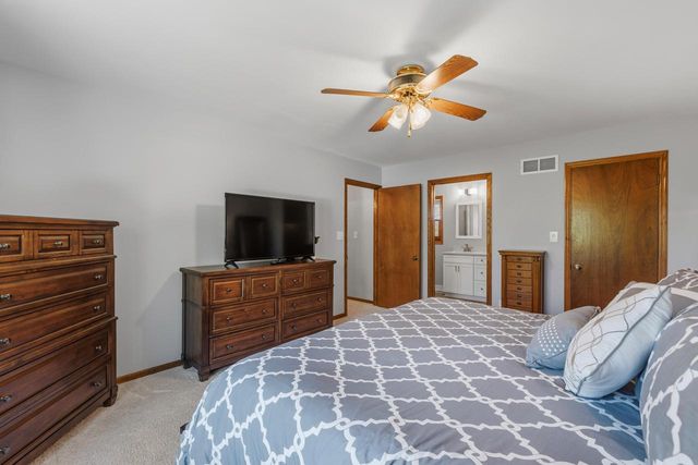 S45W25745 Underwood COURT, Waukesha, WI 53189