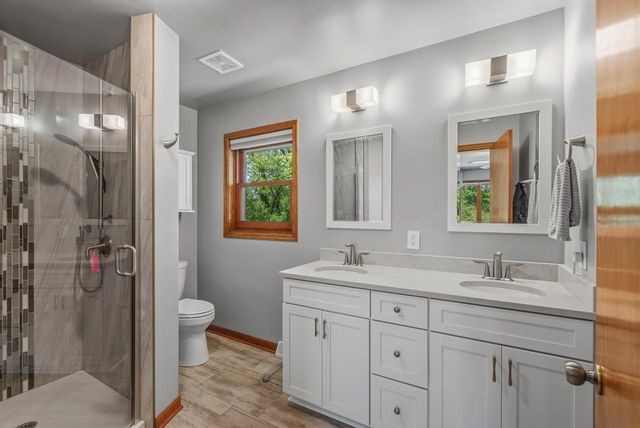 S45W25745 Underwood COURT, Waukesha, WI 53189