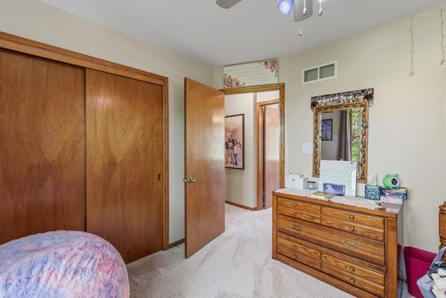 S45W25745 Underwood COURT, Waukesha, WI 53189