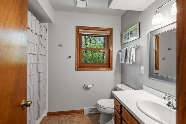 S45W25745 Underwood COURT, Waukesha, WI 53189