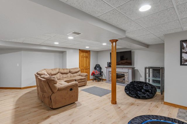 S45W25745 Underwood COURT, Waukesha, WI 53189