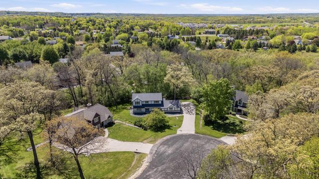 S45W25745 Underwood COURT, Waukesha, WI 53189