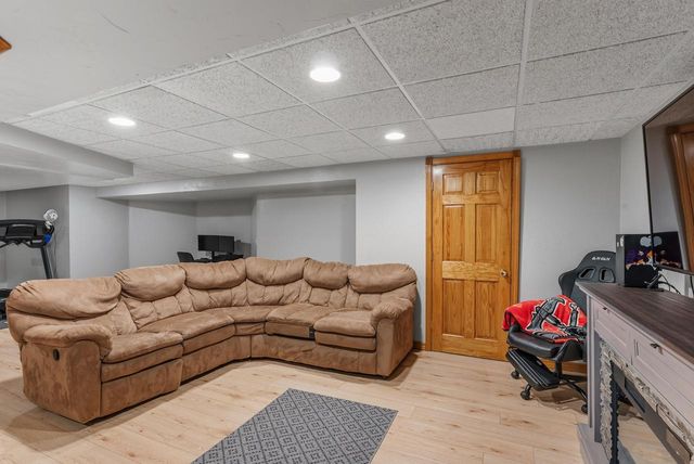 S45W25745 Underwood COURT, Waukesha, WI 53189