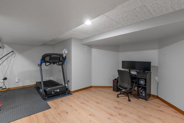 S45W25745 Underwood COURT, Waukesha, WI 53189