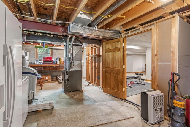 S45W25745 Underwood COURT, Waukesha, WI 53189
