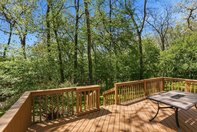 S45W25745 Underwood COURT, Waukesha, WI 53189