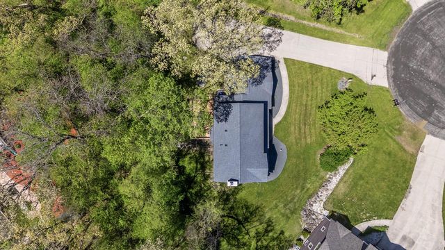 S45W25745 Underwood COURT, Waukesha, WI 53189