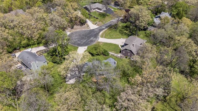 S45W25745 Underwood COURT, Waukesha, WI 53189