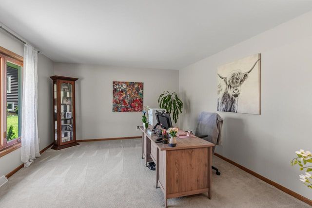 S45W25745 Underwood COURT, Waukesha, WI 53189
