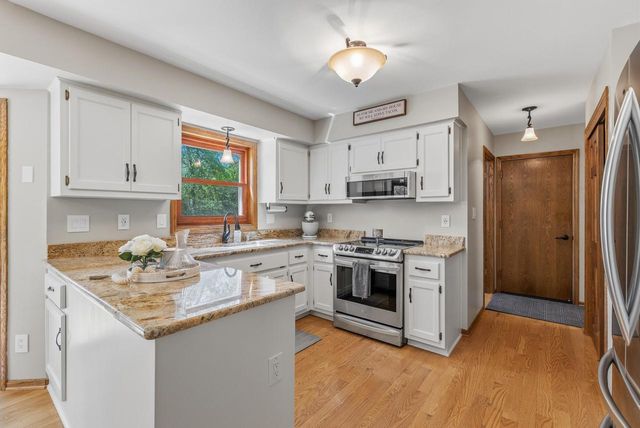 S45W25745 Underwood COURT, Waukesha, WI 53189