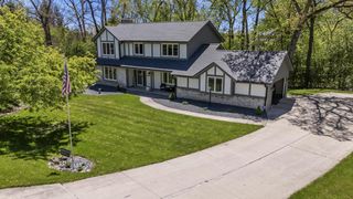 S45W25745 Underwood COURT, Waukesha, WI 53189
