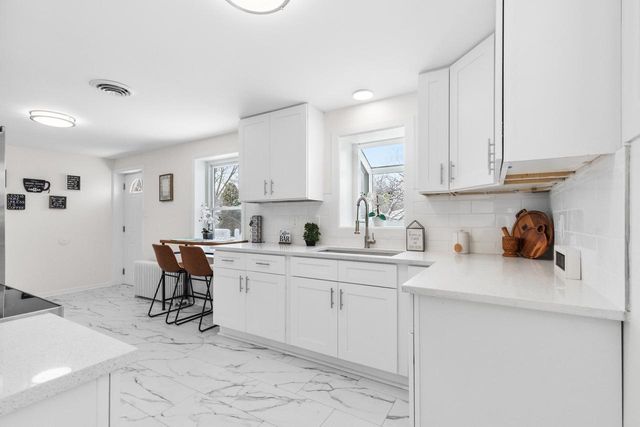 1401 Meadowbrook BOULEVARD, Mount Pleasant, WI 53405