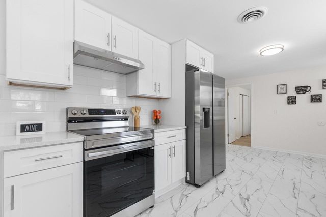 1401 Meadowbrook BOULEVARD, Mount Pleasant, WI 53405