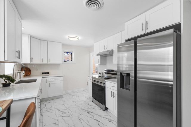 1401 Meadowbrook BOULEVARD, Mount Pleasant, WI 53405