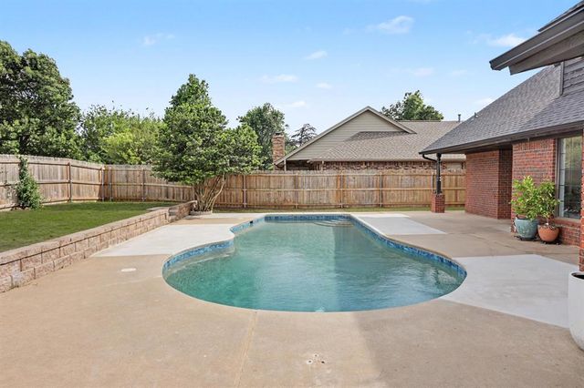 509 Golden Oaks Drive, Norman, OK 73072