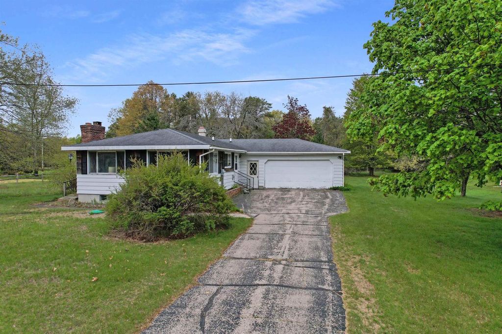 N1483 SHORE DRIVE, Marinette, WI 54143