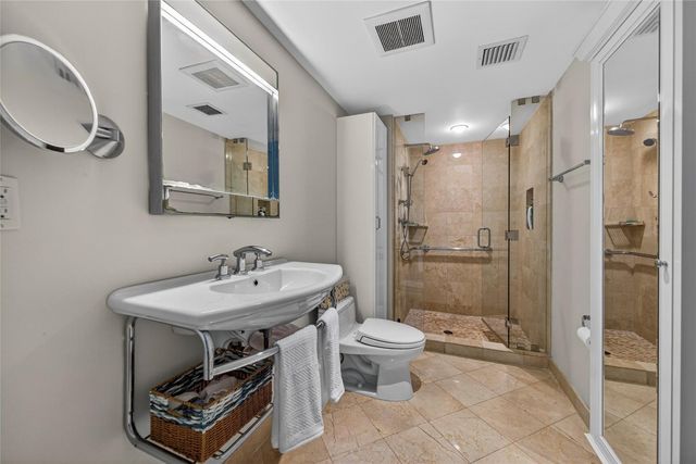 1200 Holiday Drive 402, Fort Lauderdale, FL 33316