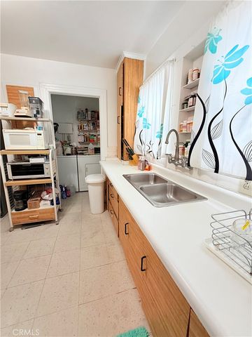 5112 S Van Ness, Los Angeles, CA 90062