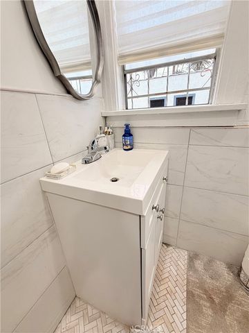 5112 S Van Ness, Los Angeles, CA 90062